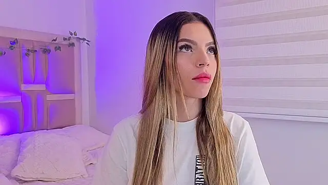 isa__leon stripchat live cam model