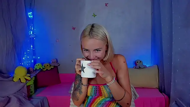 YourLizzyDoll stripchat live cam model