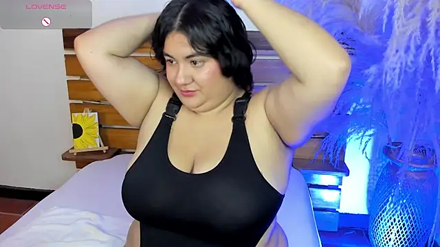 nadine_russo stripchat live cam model