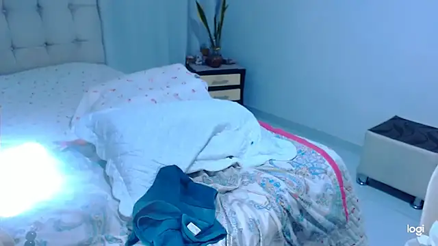 Sweeetnaughty stripchat live cam model