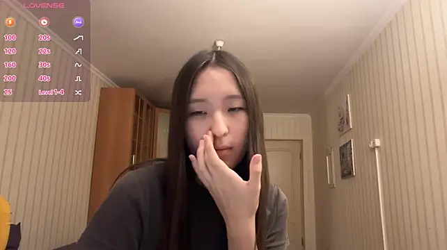 Moniesta stripchat live cam model