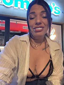 SerenaMonss stripchat live cam model