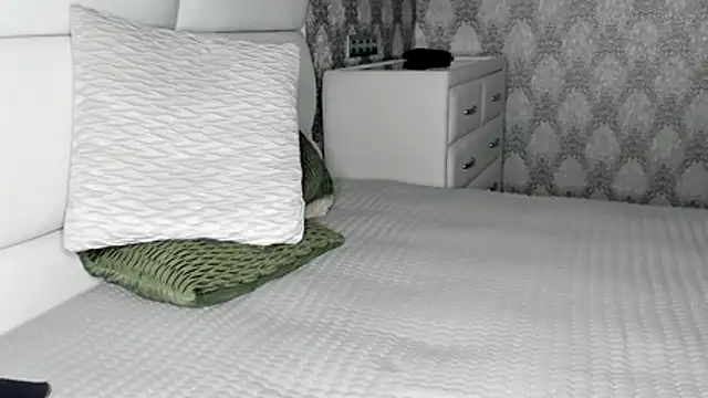 StarryHanna stripchat live cam model