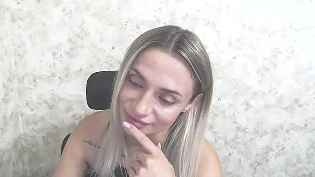 MerryRose33 stripchat live cam model