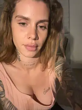 EmiliaCatalina stripchat live cam model