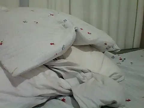 lolafeett stripchat live cam model
