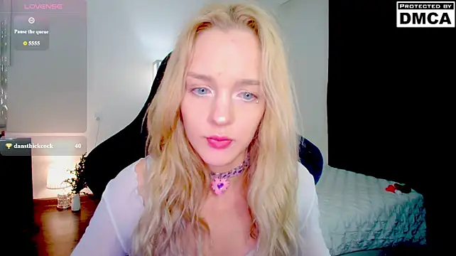 Aliceglass__ stripchat live cam model