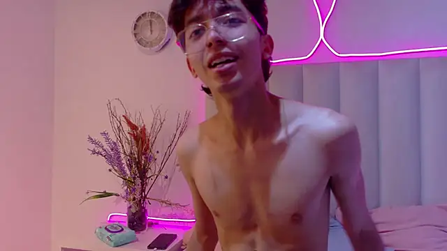 Twink_Sebas7 stripchat live cam model