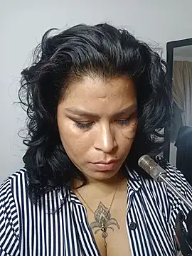 Aurorasaenz_ stripchat live cam model