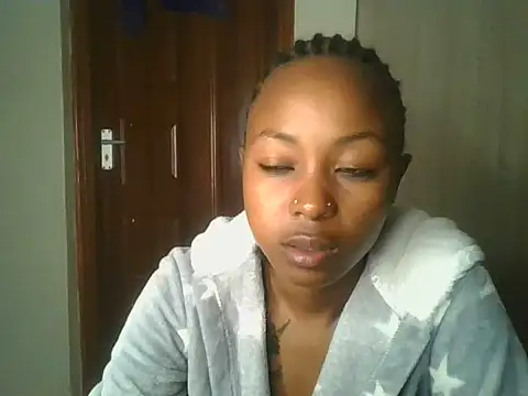 Prettyquueen stripchat live cam model