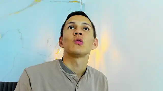 IzanArias stripchat live cam model
