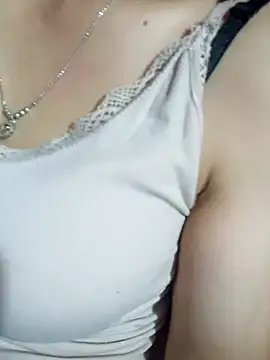 Hily2001 stripchat live cam model