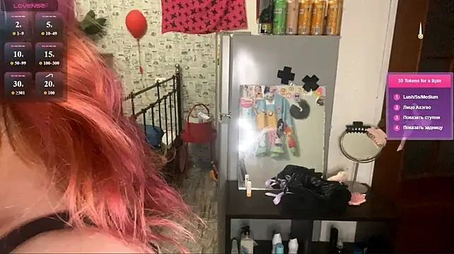 RedKittySquirrel stripchat live cam model