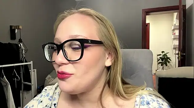 ConceptionDecourt stripchat live cam model