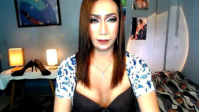 Littlecockbunny stripchat live cam model