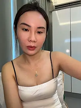Yanyan-918 stripchat live cam model