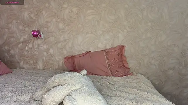 TuyetRohl stripchat live cam model