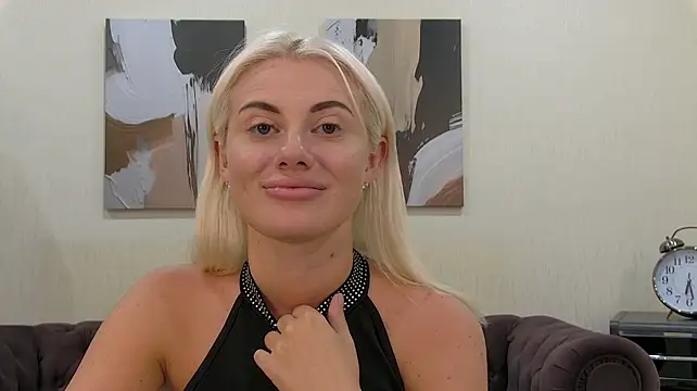 MaryMonrovia stripchat live cam model