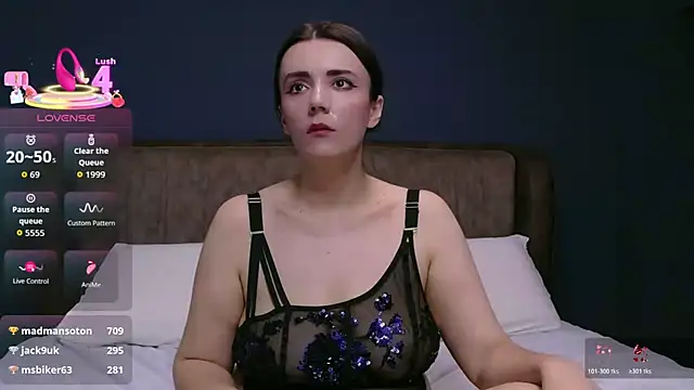 IamMolly stripchat live cam model