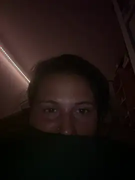 juicystrawberryyy stripchat live cam model