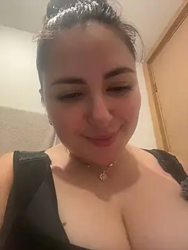sukhakunis1 stripchat live cam model