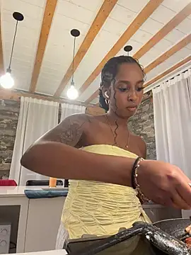 Your_Paris stripchat live cam model