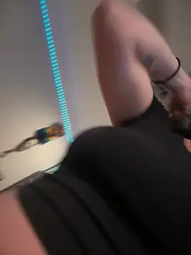 ThicBunz stripchat live cam model