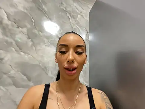 BlueEyes_BB stripchat live cam model