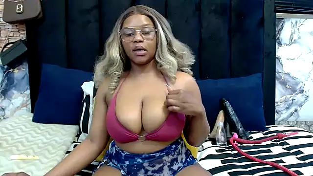 SexyBaddieXXX stripchat live cam model