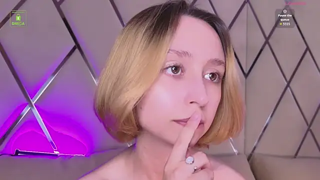 RachelVacsler stripchat live cam model