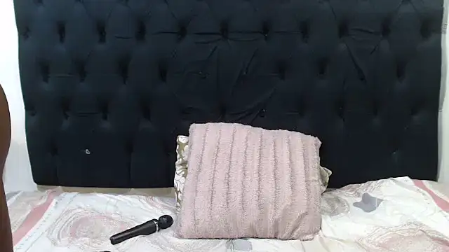 Red_Fruit stripchat live cam model