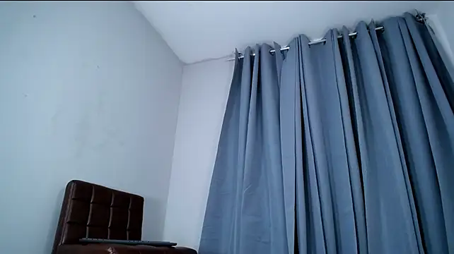 Mandyblonsson stripchat live cam model