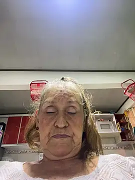 DulceDiaz stripchat live cam model