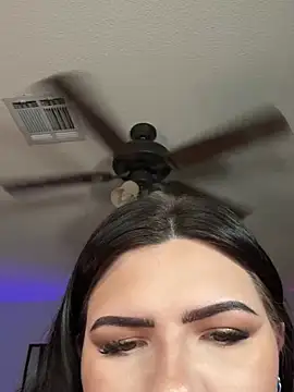 Reneaskisses stripchat live cam model