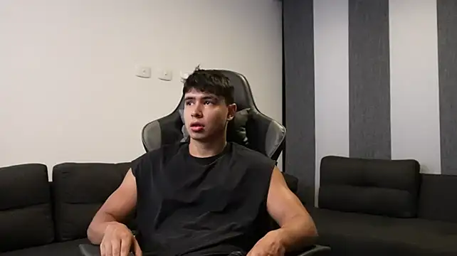 Bray_Kevin stripchat live cam model