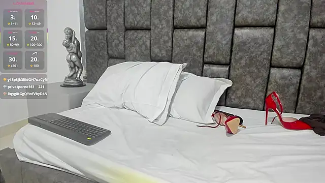 Matureyulyet stripchat live cam model