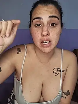 kariciasecreta stripchat live cam model