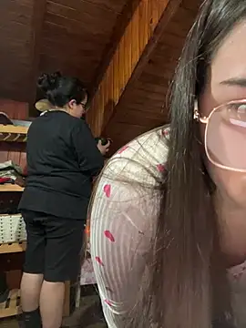 MillieBobbyBrowns stripchat live cam model