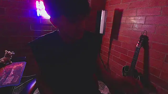 Kurtt__ stripchat live cam model