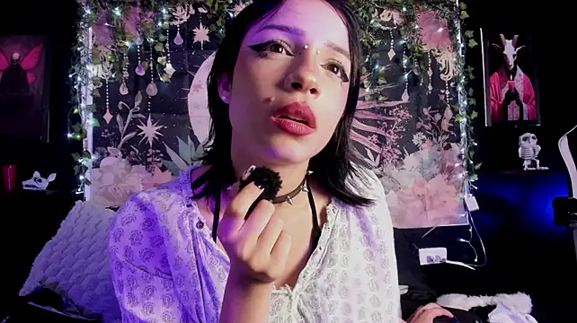 LaxiViolet stripchat live cam model