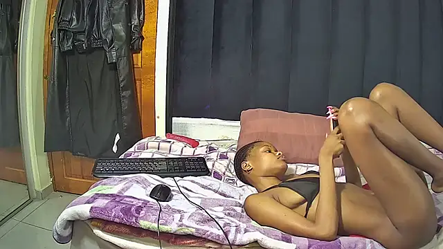 SexGee2020 stripchat live cam model