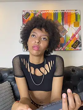 Kiara_Kamau_XXX stripchat live cam model
