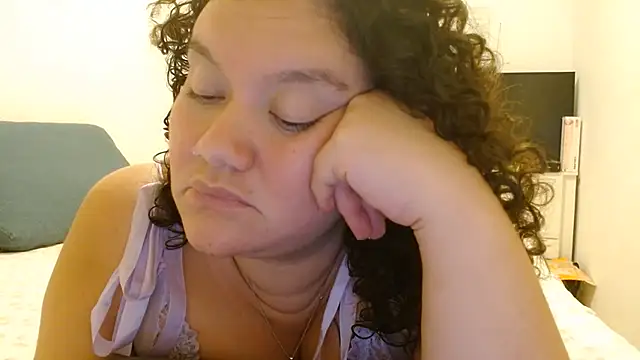 HeidiSanabria stripchat live cam model