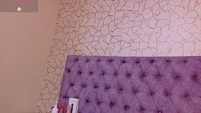Noha_Valmont stripchat live cam model