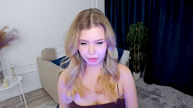 FollowLovee stripchat live cam model