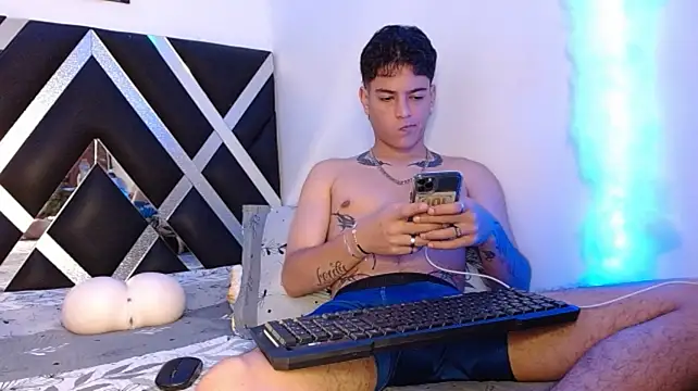 Levy_Steve stripchat live cam model