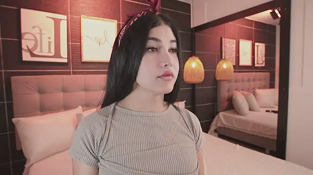BellaLatinaTS stripchat live cam model