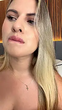 EmiilyAdams_ stripchat live cam model