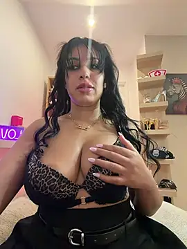 queen-chamss stripchat live cam model