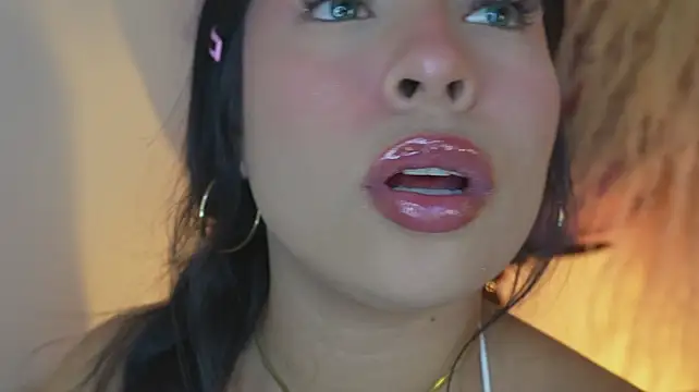 mia_roux1 stripchat live cam model